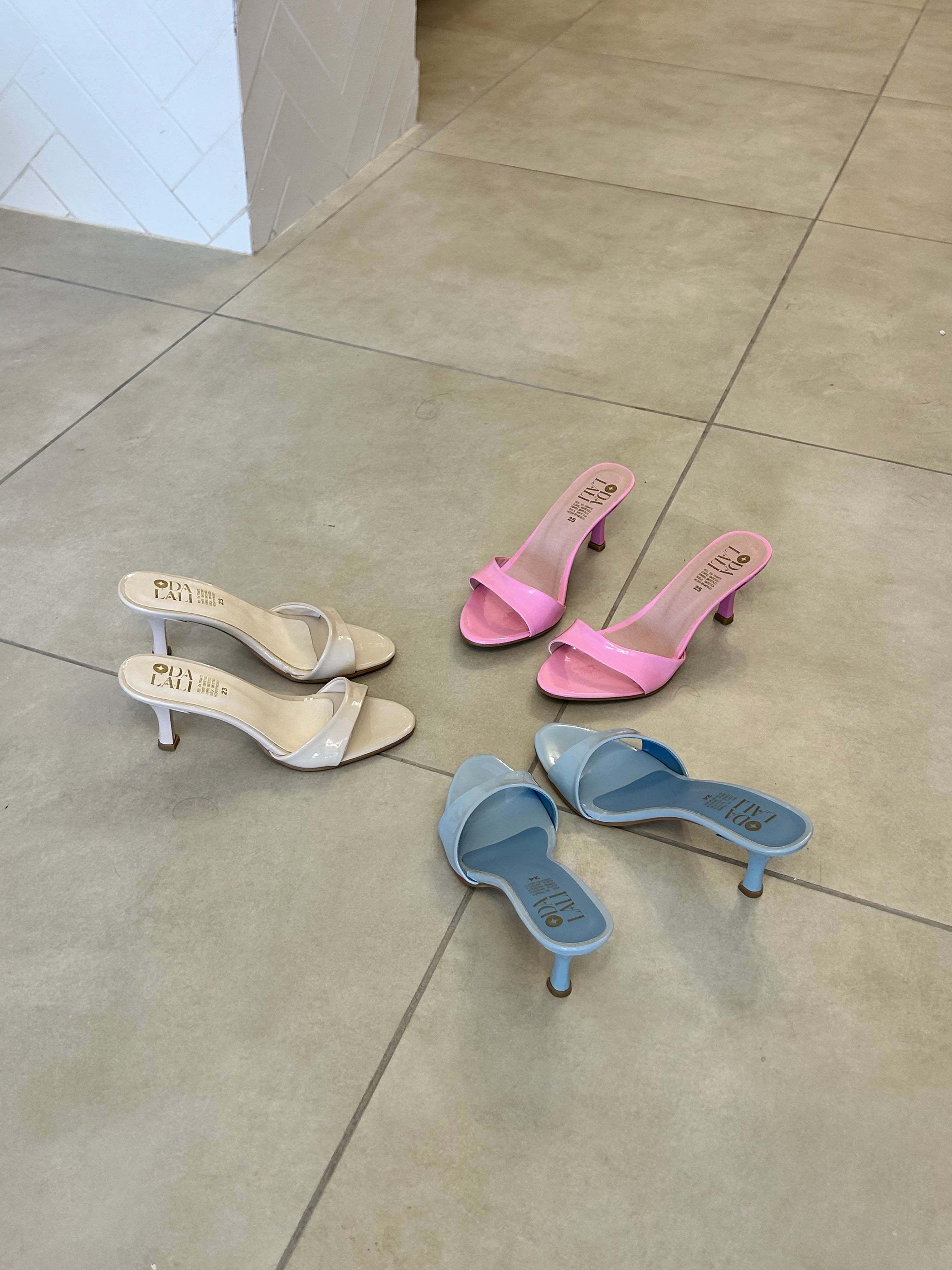 Tacones y zapatillas