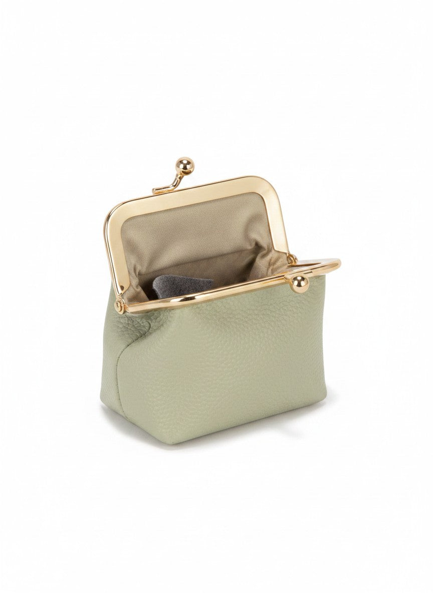 
Monedero mujer verde pistache con broche kiss lock dorado, cadena eslabonada y textura pebble – DALALI