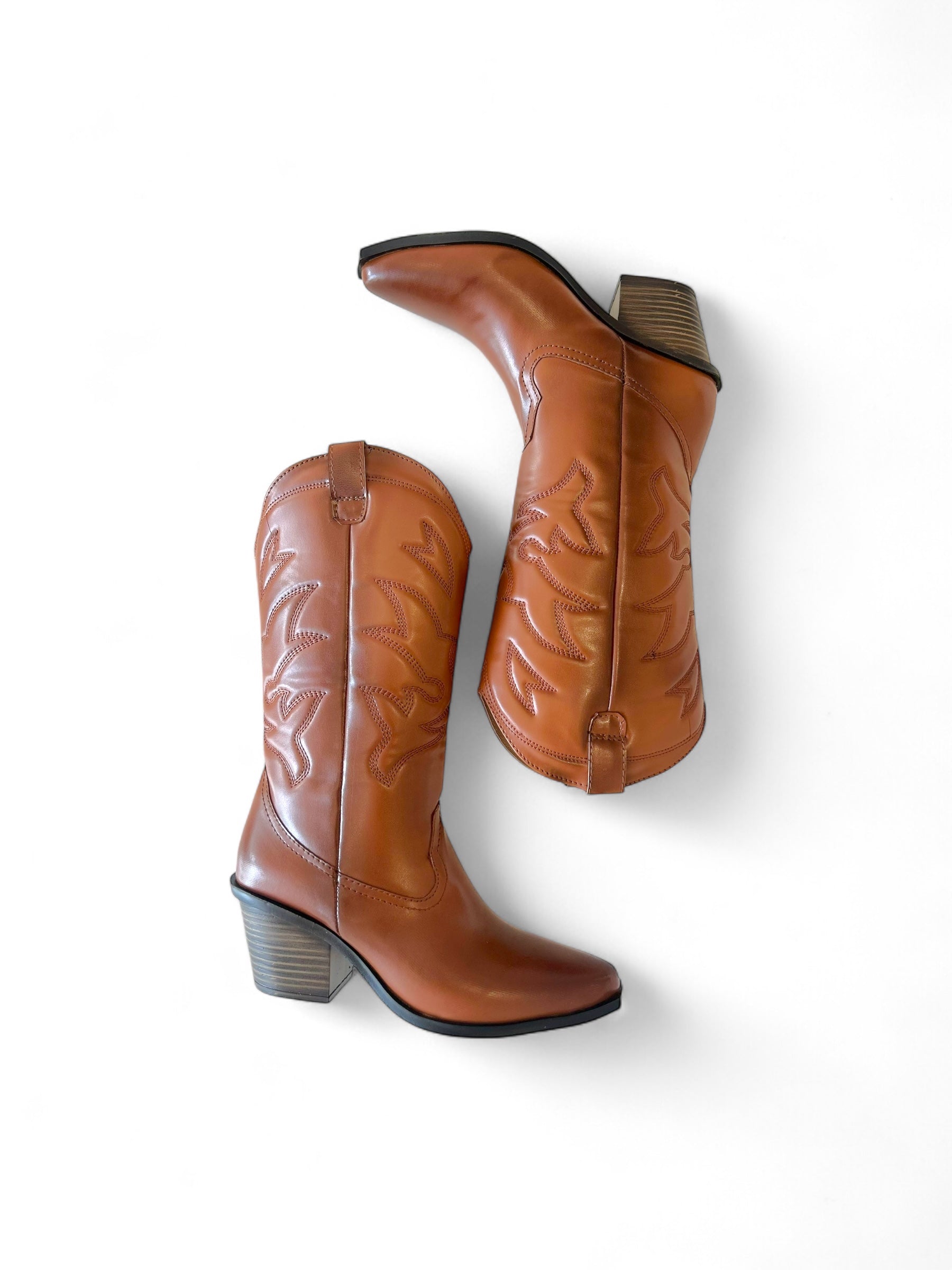 GUANAJUATO – Bota vaquera bordada de caña media con tacón cuadrado 6 cm