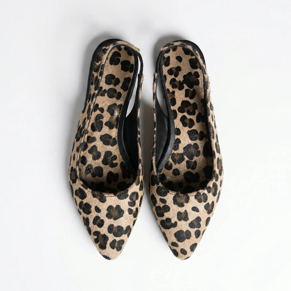 Flat slingback leopardo aterciopelado punta fina color único, tacón bajo 1 cm, marca DALALI, tallas 23 a 26