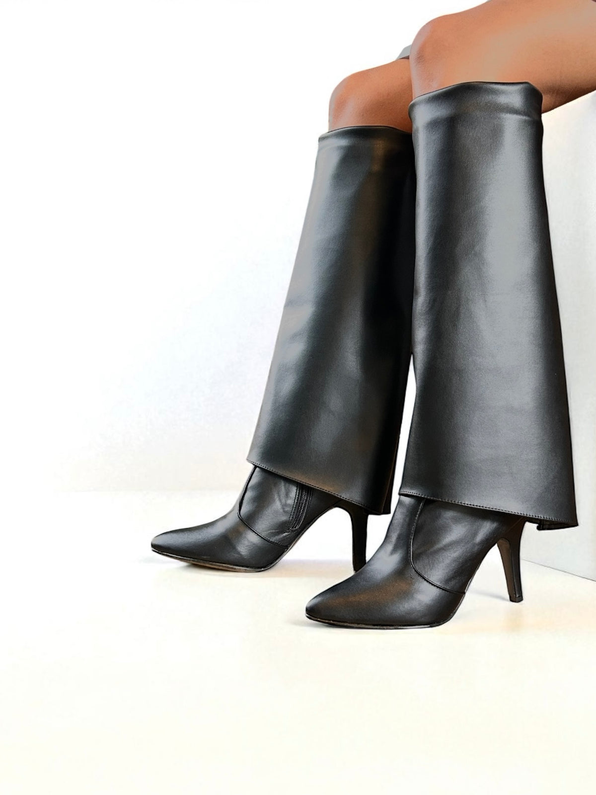 SELENE – Bota negra de caña alta con forro y tacón de aguja