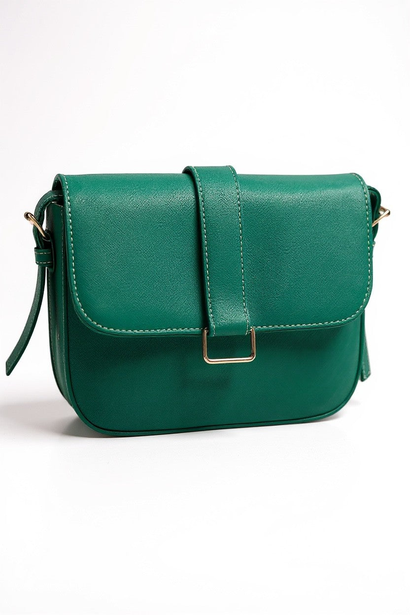 JADE — Bolsa tipo crossbody con solapa y detalle de herraje rectangular
