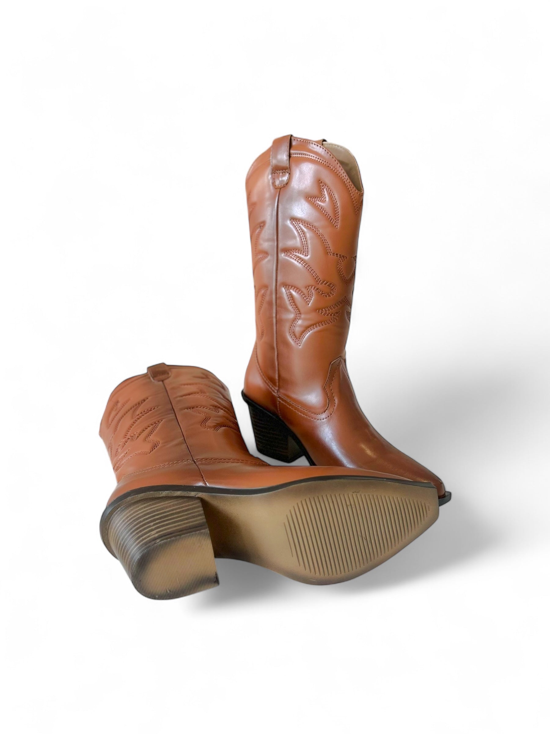 GUANAJUATO – Bota vaquera bordada de caña media con tacón cuadrado 6 cm