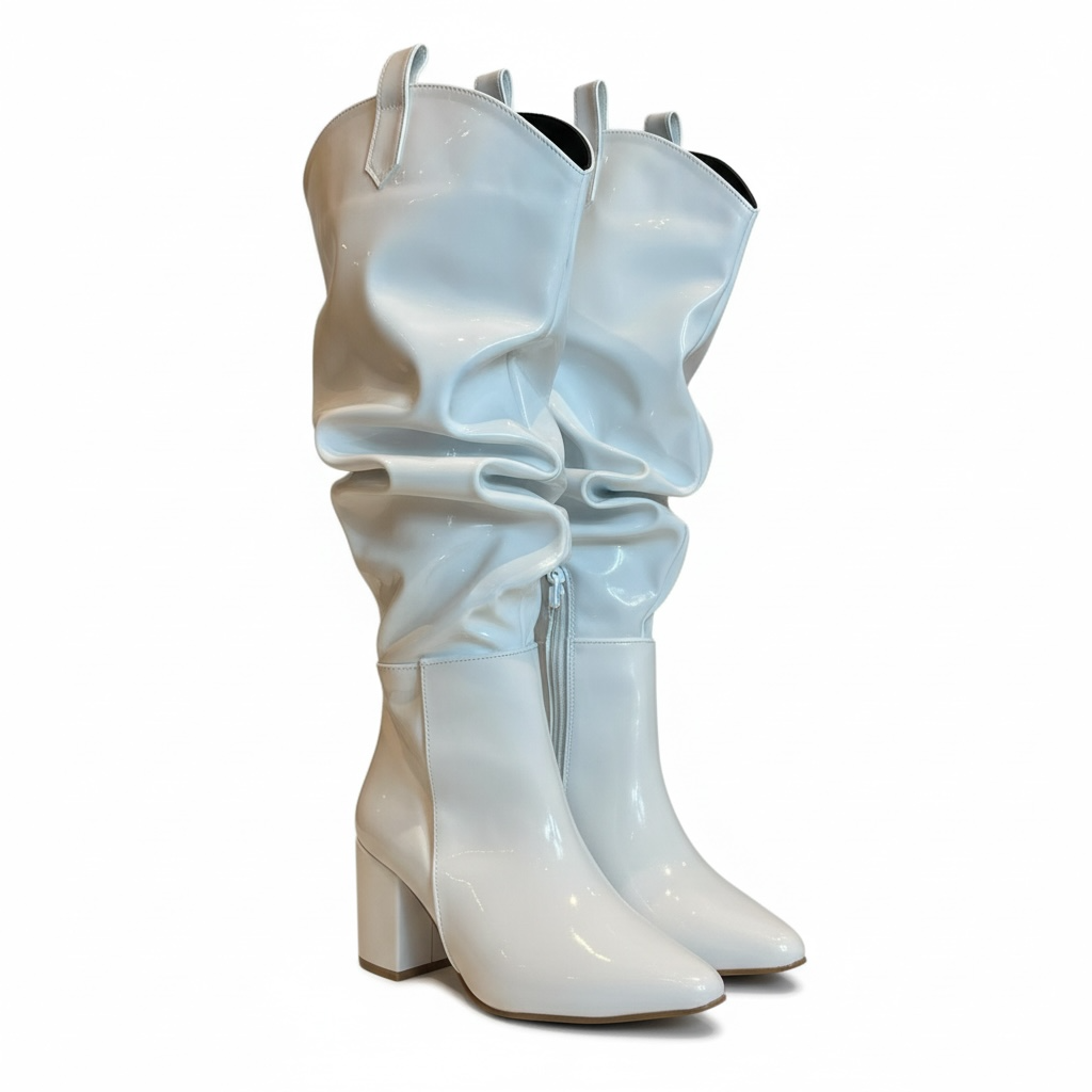 LUXE - Bota de caña alta corrugada en blanco charol