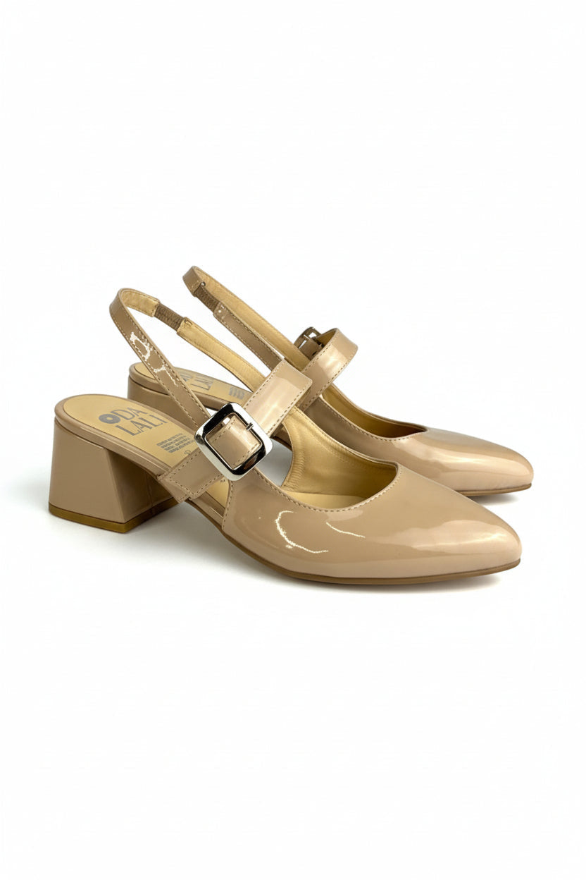 Mary Jane slingback charol beige con broche plateado y tacón bloque 3 cm, marca DALALI, tallas 23 a 26
