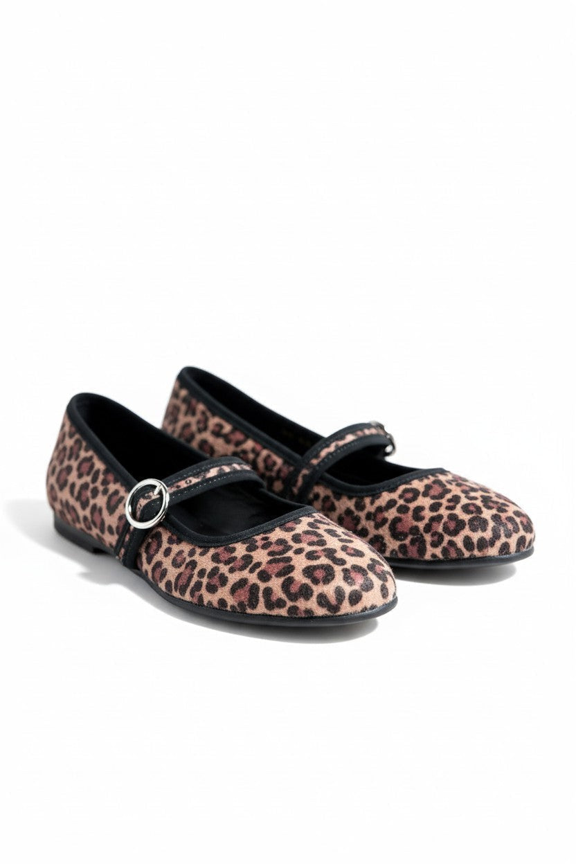 Mary Jane flat aterciopelado print vaca blanco y negro con broche dorado, marca DALALI, tallas 23 a 26
