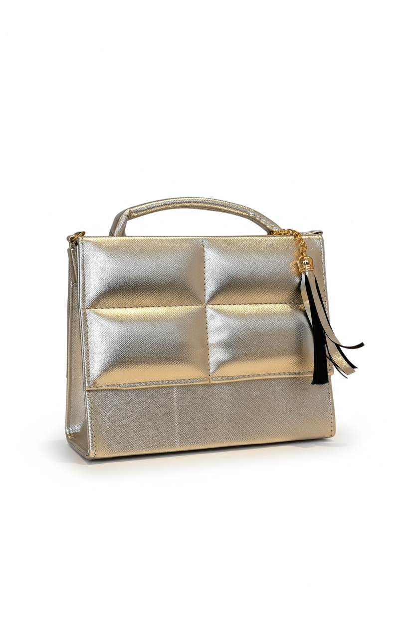 MILÁN – Bolso mini  de diseño acolchado estilo elegante con borla decorativa.