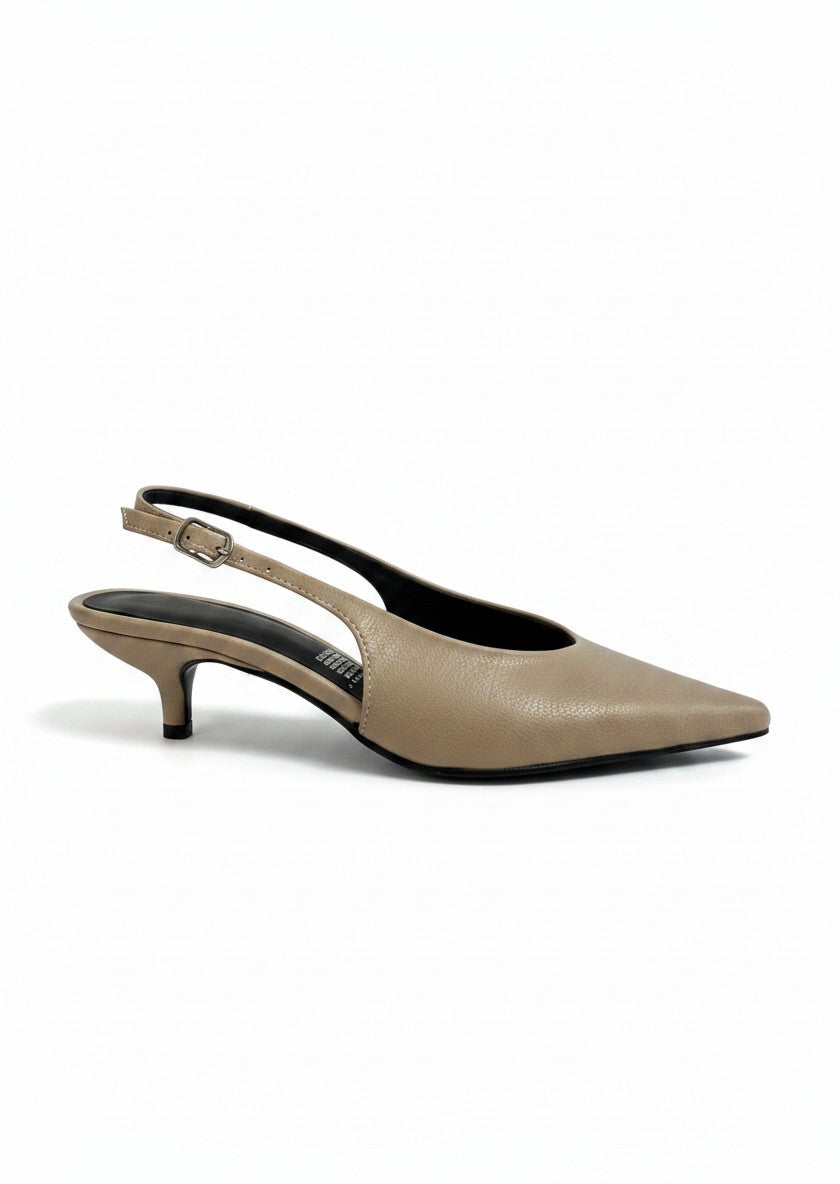 Zapatilla de tacón kitten heel slingback con punta fina, correa con hebilla y acabado mate — DALALI 