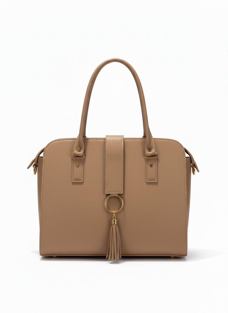 Bolsa beige estructurada con aro dorado y borla – SIRACUSA