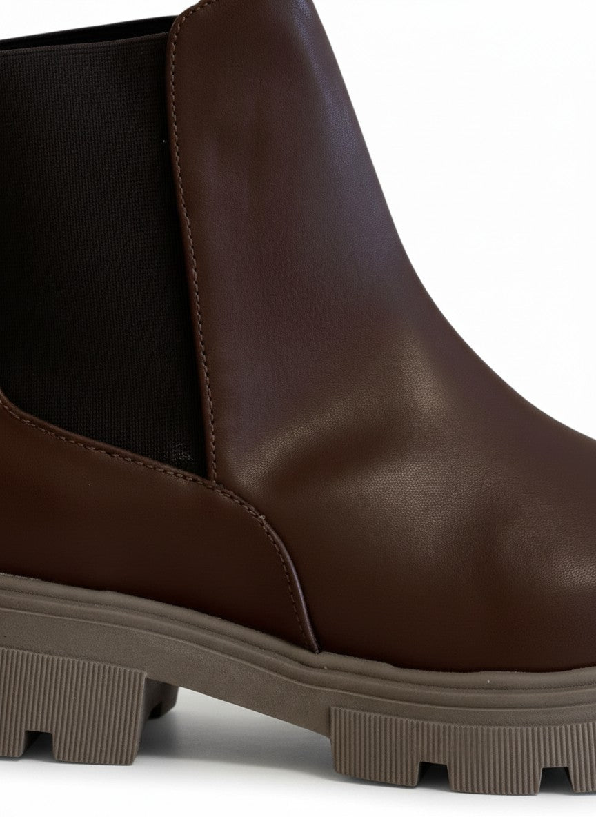 Bota corta tipo botín de piso suela chunky – PANAMÁ