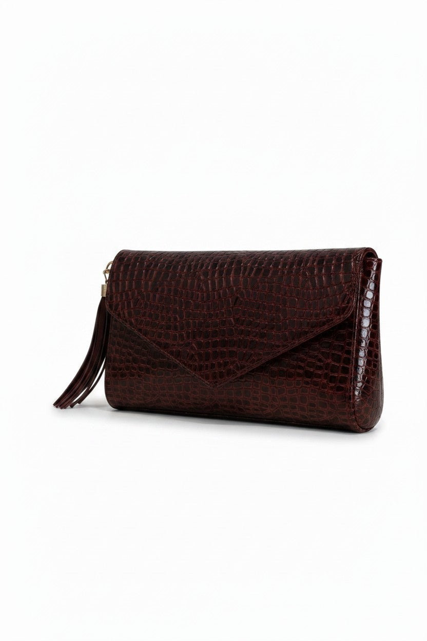 Bolso clutch tipo sobre con textura croc – DIVA