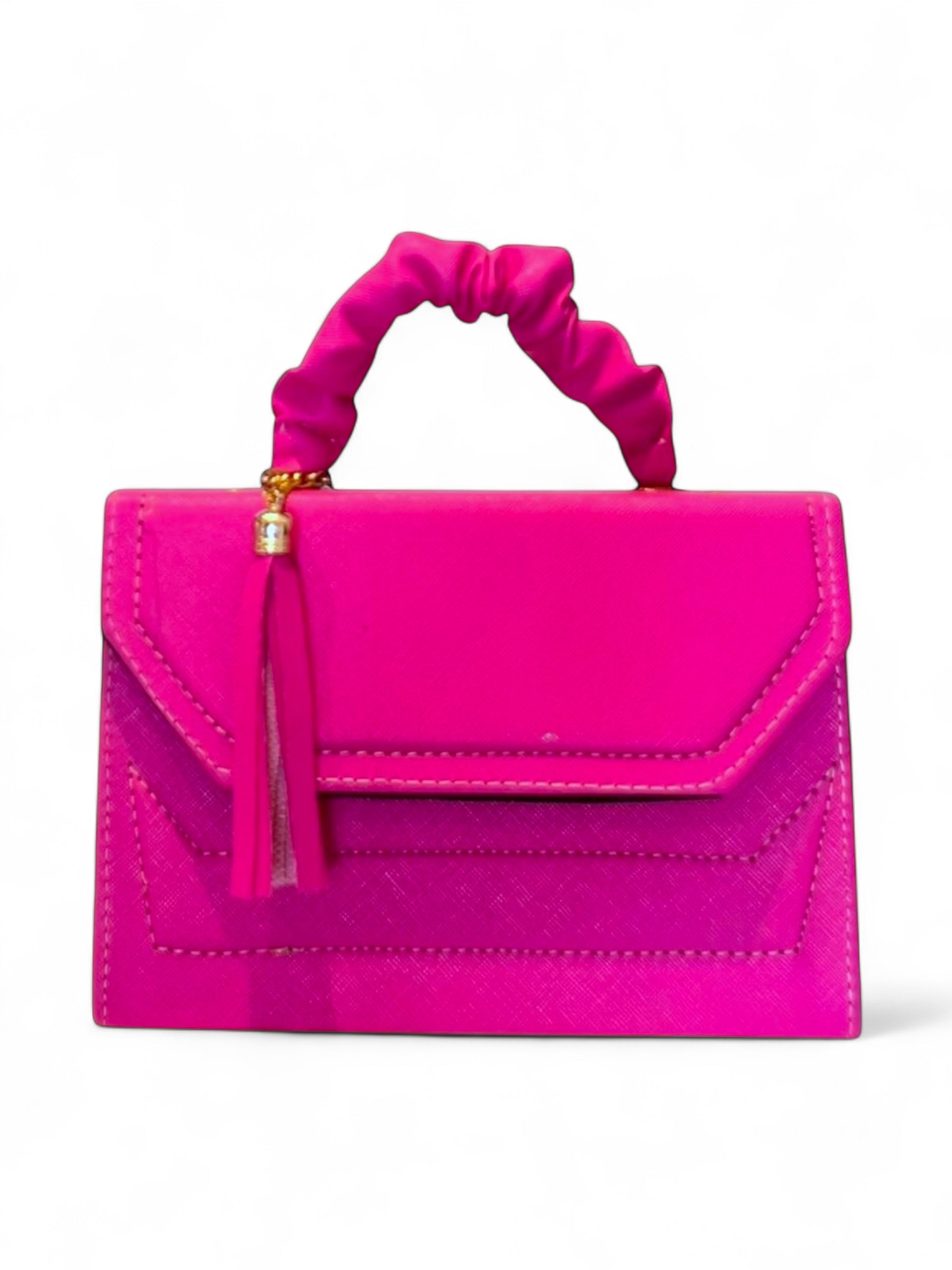 DALALI Bolsa mini tipo handbag con costuras decorativas y borla dorada – color fucsia vibrante.

