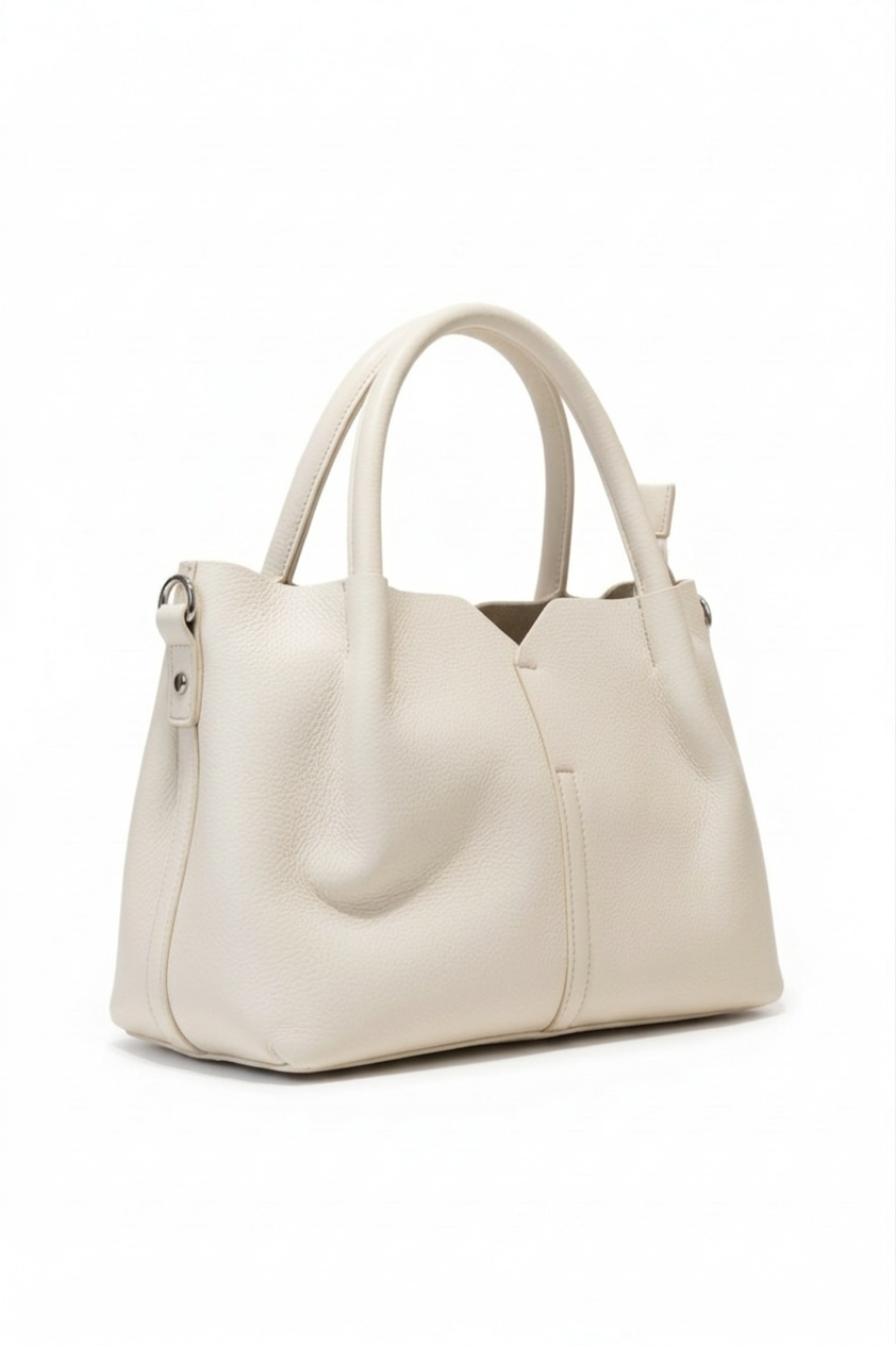 Bolsa de mano arena textura pebbled tipo soft tote con asas dobles y herrajes dorados – DALALI