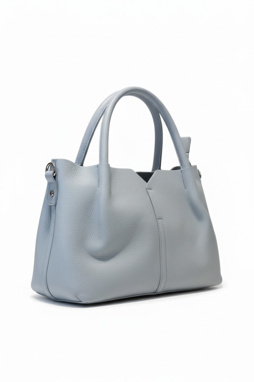 Bolsa de mano azul cielo textura pebbled tipo soft tote con asas dobles y herrajes dorados – DALALI