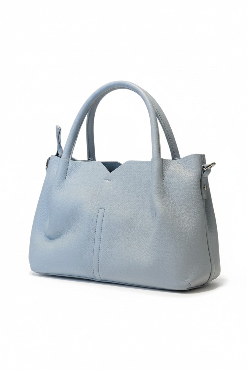 Bolsa de mano azul cielo textura pebbled tipo soft tote con asas dobles y herrajes dorados – DALALI