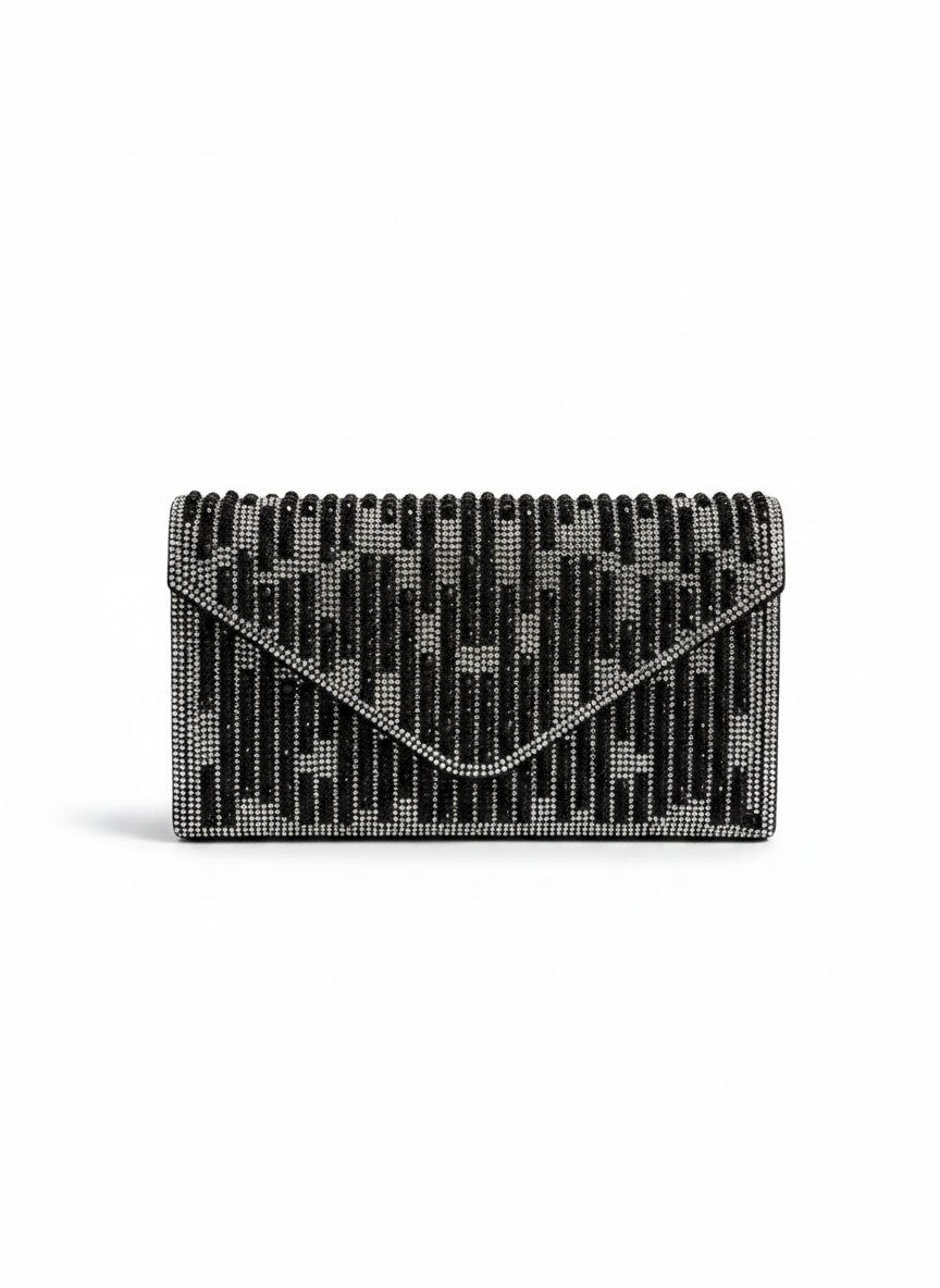 Clutch sobre negro con pedreria y perlas blancas en patron cascada y cadena desmontable, DALALI