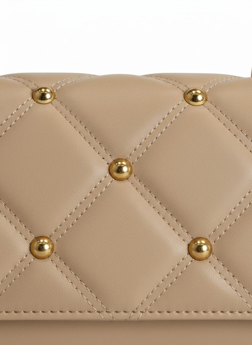 Bolso pequeño tipo clutch con cadena larga color dorada -  FAYE