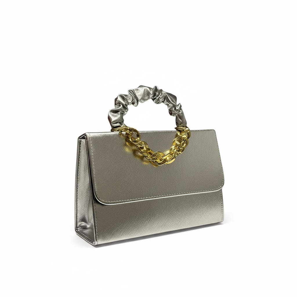 LUNA — Bolso de Mano Metalizado con Asa Scrunchie y Cadena