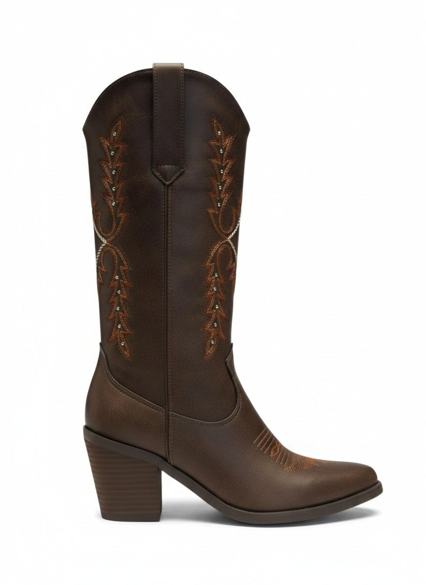 Bota vaquera café caña alta con bordado multicolor terracota y tacón bloque 8 cm, marca DALALI, tallas 23 a 26