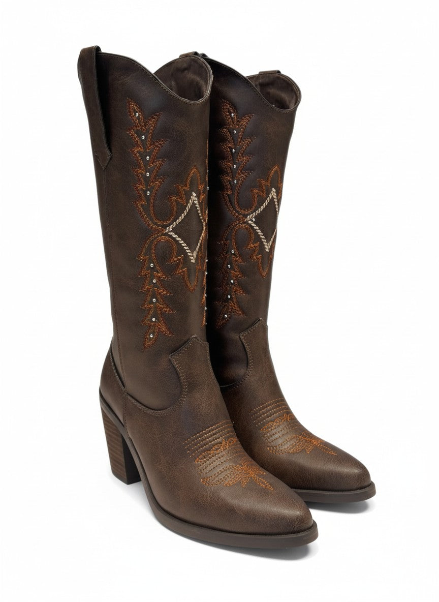Bota vaquera café caña alta con bordado multicolor terracota y tacón bloque 8 cm, marca DALALI, tallas 23 a 26