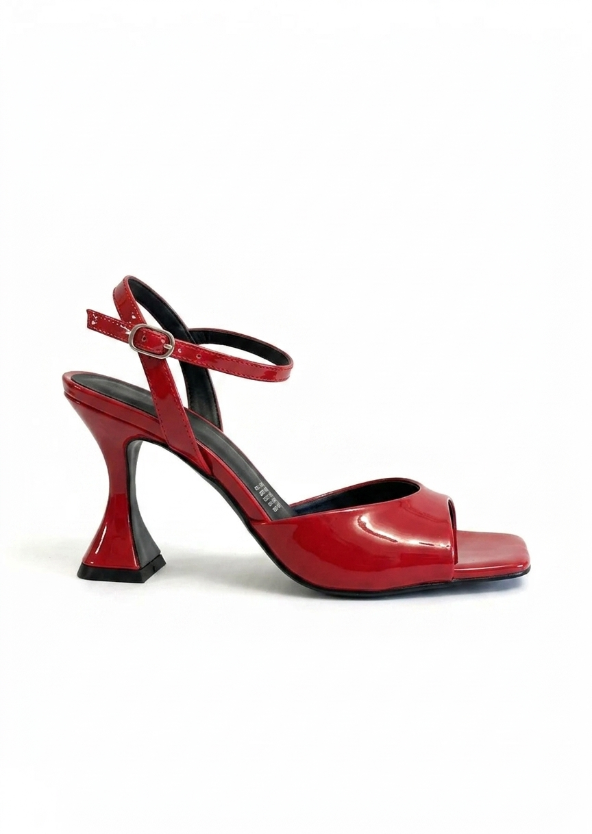 Zapatilla abierta tacón aguja carrete charol punta cuadrada  – BRATZ