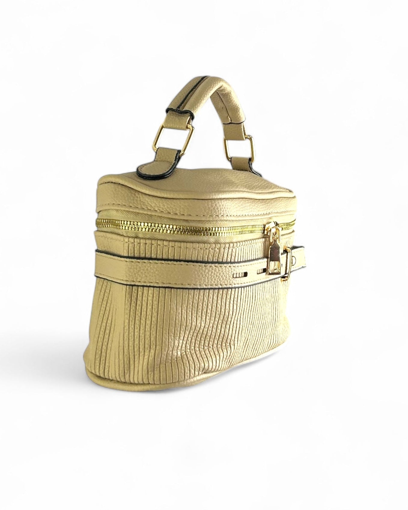 Bolso compacto y estructurado tipo neceser, ideal para organizar objetos personales, maquillaje o pequeños accesorios. BEIGE