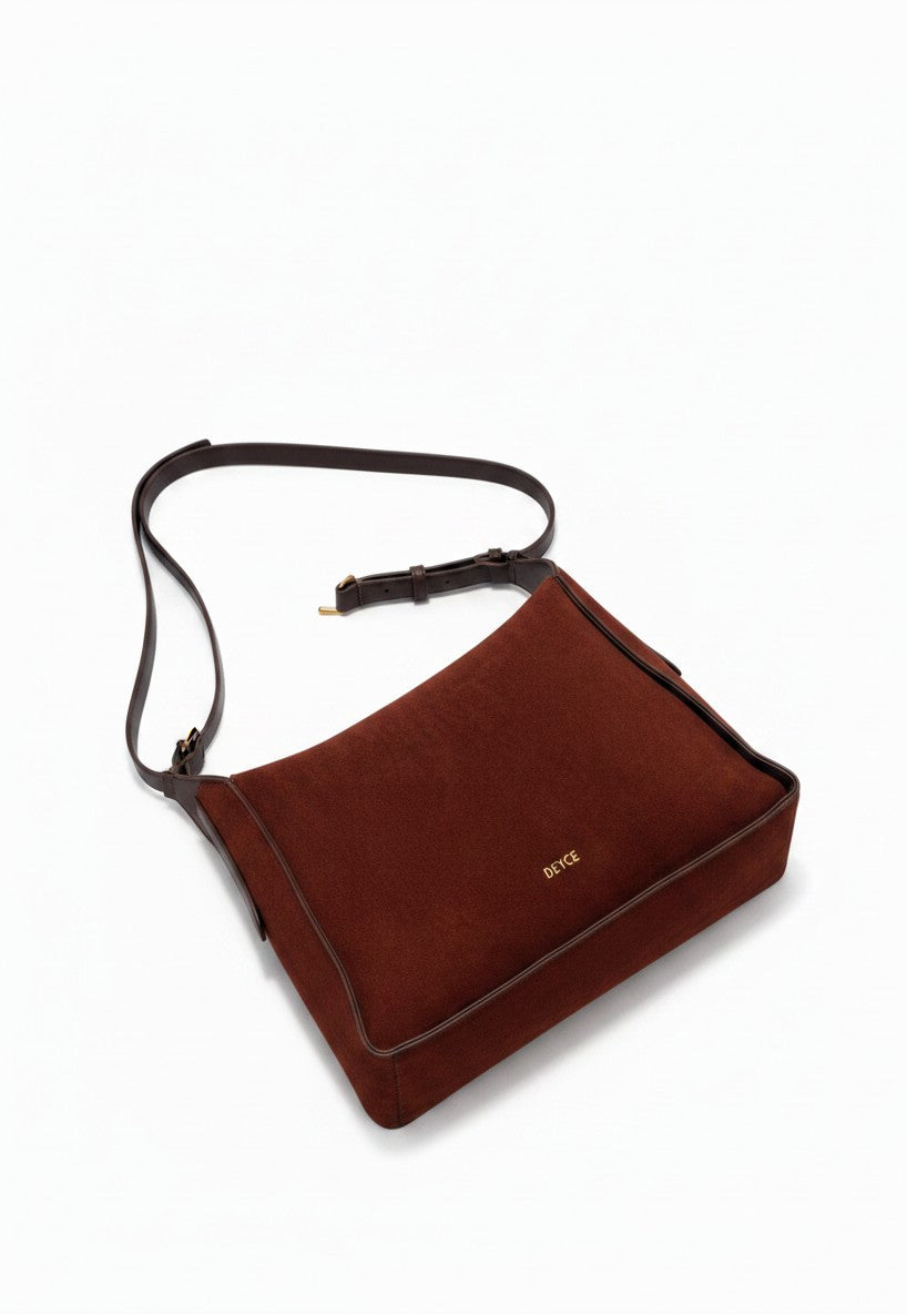 Bolsa crossbody de gamuza con correa larga y boton iman - SIENA