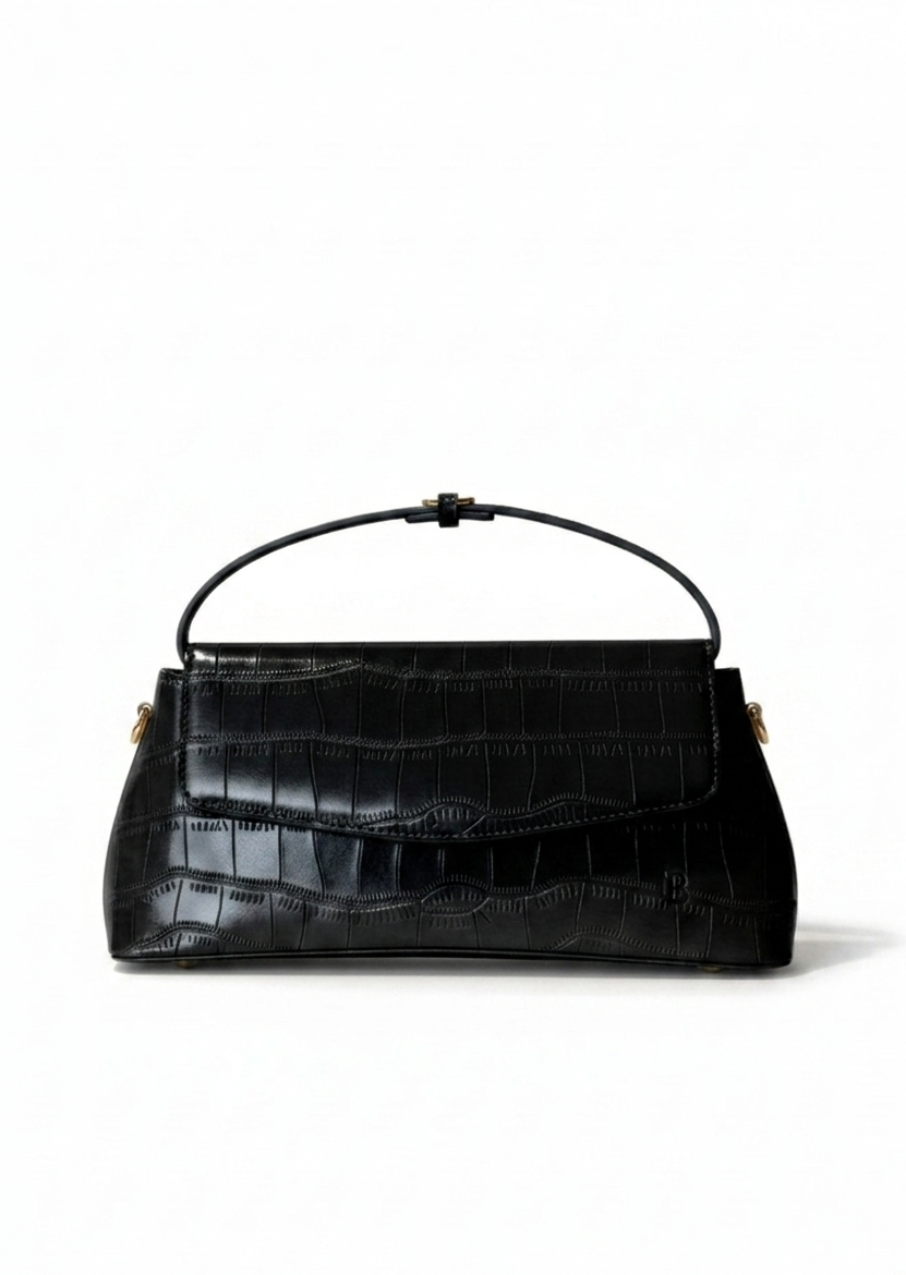 Bolsa tipo croc negro con solapa magnetica, asa de mano y herrajes dorados, marca DALALI