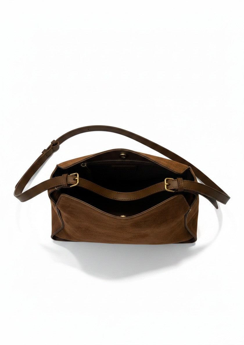 Bolsa crossbody de gamuza con correa larga y boton iman - SIENA