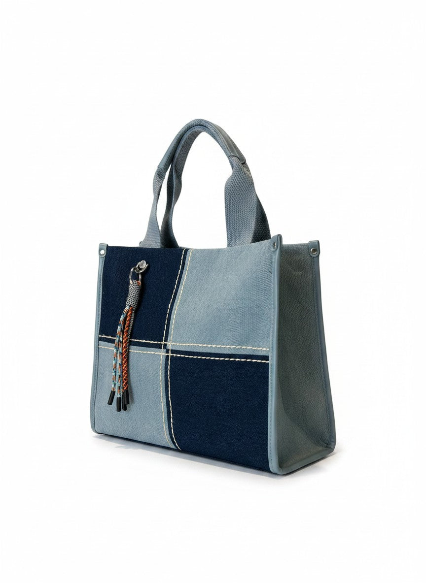 Bolsa tote de tela denim bicolor con borla decorativa - INDIGO