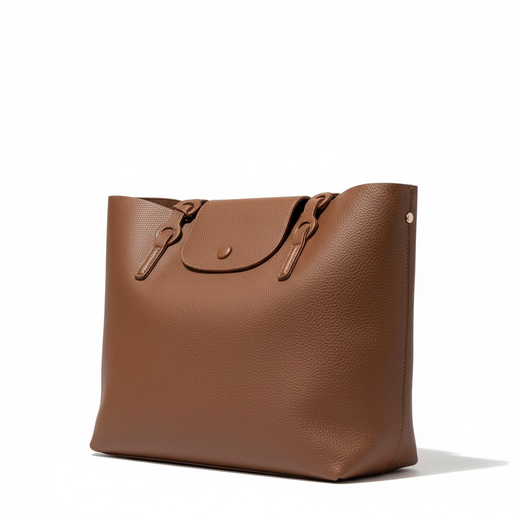 Bolsa tote de hombro textura pebbled con solapa y botón dorado, grande y estructurada – DALALI