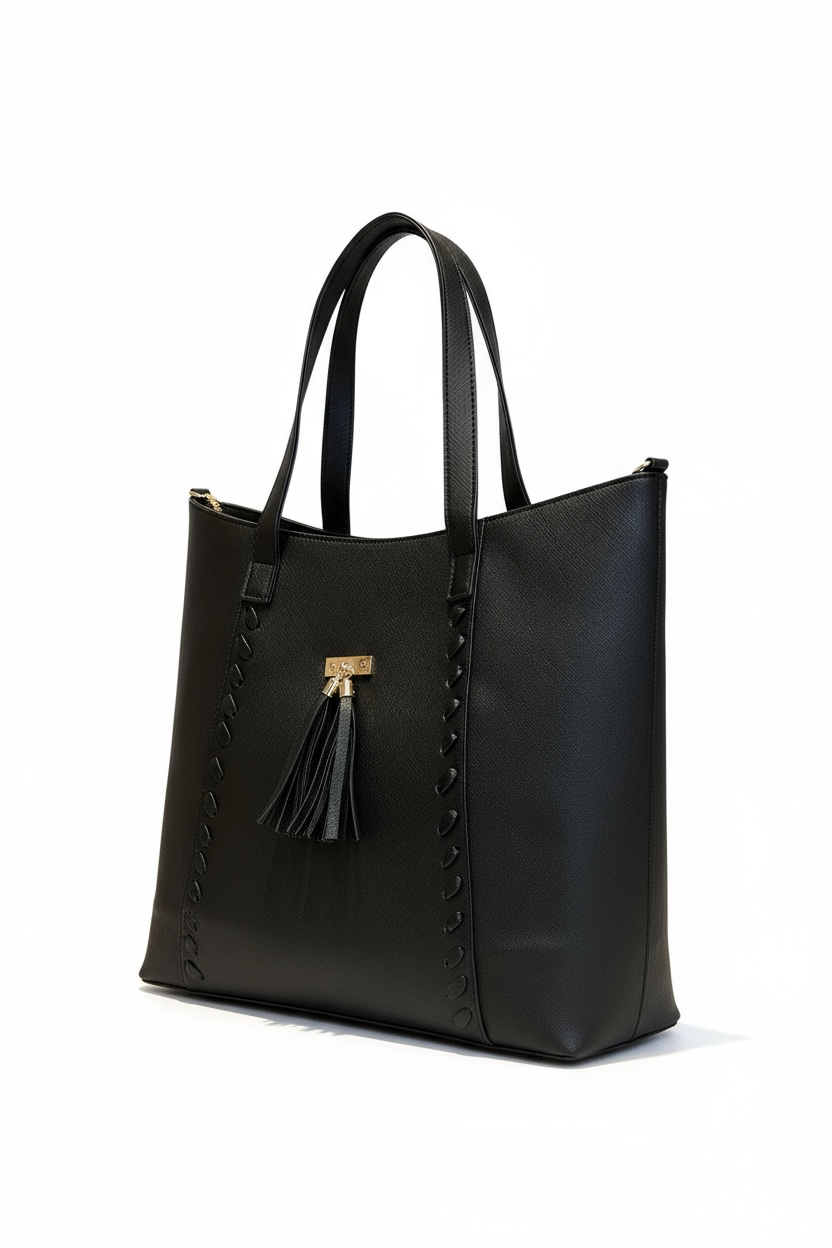 SANTORINI – Bolsa grande tipo tote en tono café con detalle calado y colgante decorativo