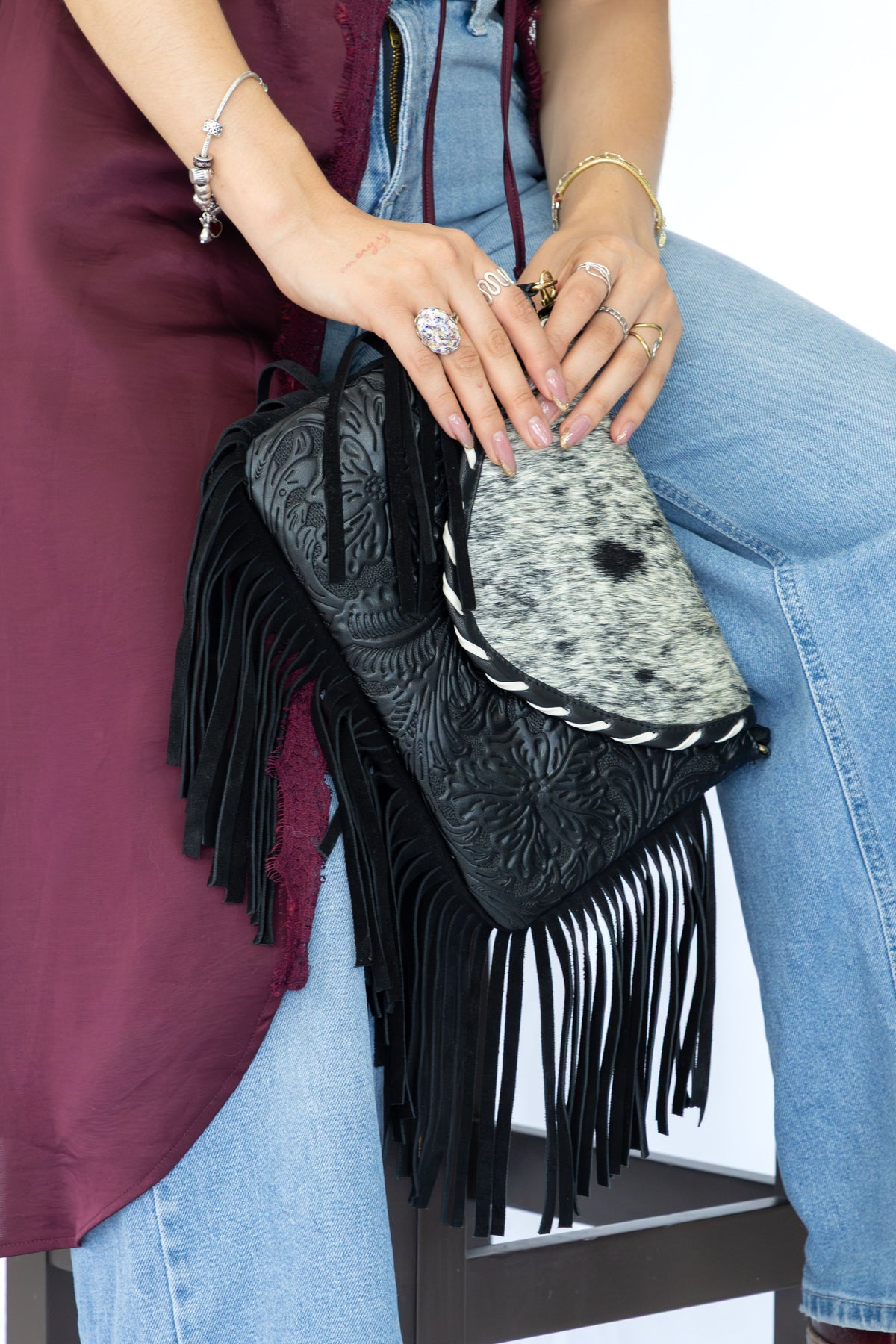 Bolsa de mano 100% piel de flecos con grabado floral – SEDONA