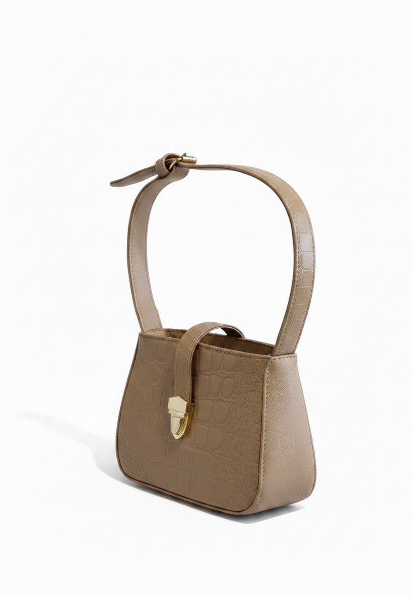 Bolsa de hombro mini beige textura cocodrilo con cierre push-lock dorado, marca DALALI, 20x14x9.5 cm
