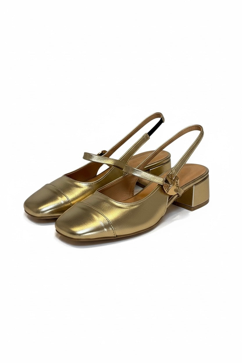 Zapatilla slingback plateada con tira cruzada, tacón bloque 4 cm y punta cuadrada, marca DALALI, tallas 23 a 26