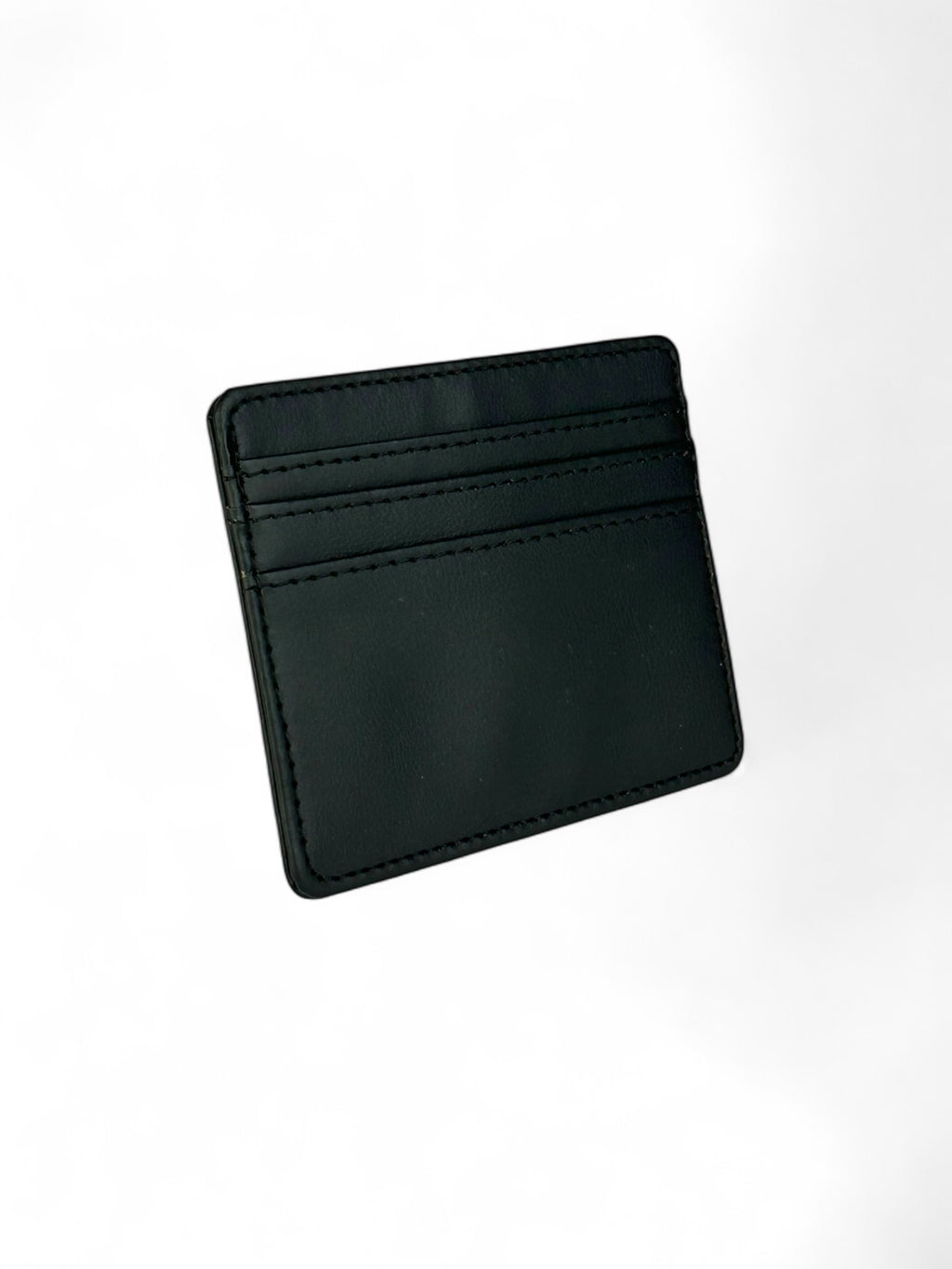 Tarjetero compacto para mujer en color negro con ranuras para tarjetas, diseño minimalista y dinero de exhibición.