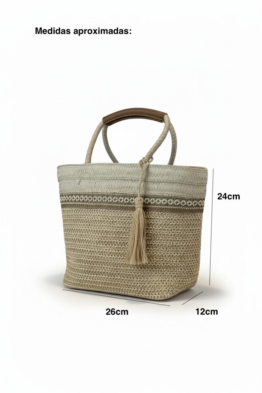 Bolsa tote tejida rafia arena con patrón geométrico étnico, borla y asa de madera – DALALI