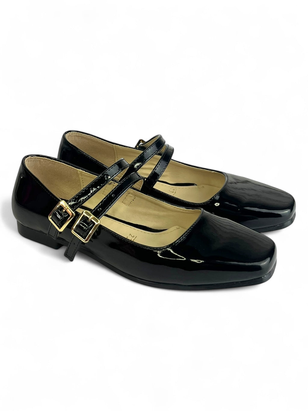 Zapatos Mary Jane de DALALI en color negro tipo charol con doble hebilla dorada y punta cuadrada.