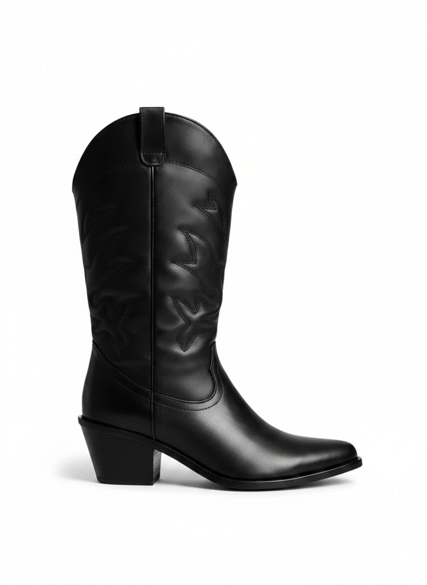 Bota vaquera negra caña media con bordado tonal y tacón bloque 6 cm, marca DALALI, tallas 23 a 26