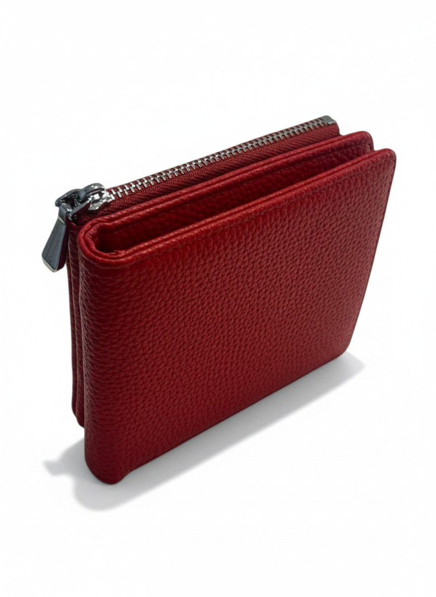 Cartera mujer color rojo con zipper plateado, textura pebble y ranuras para tarjetas – DALALI