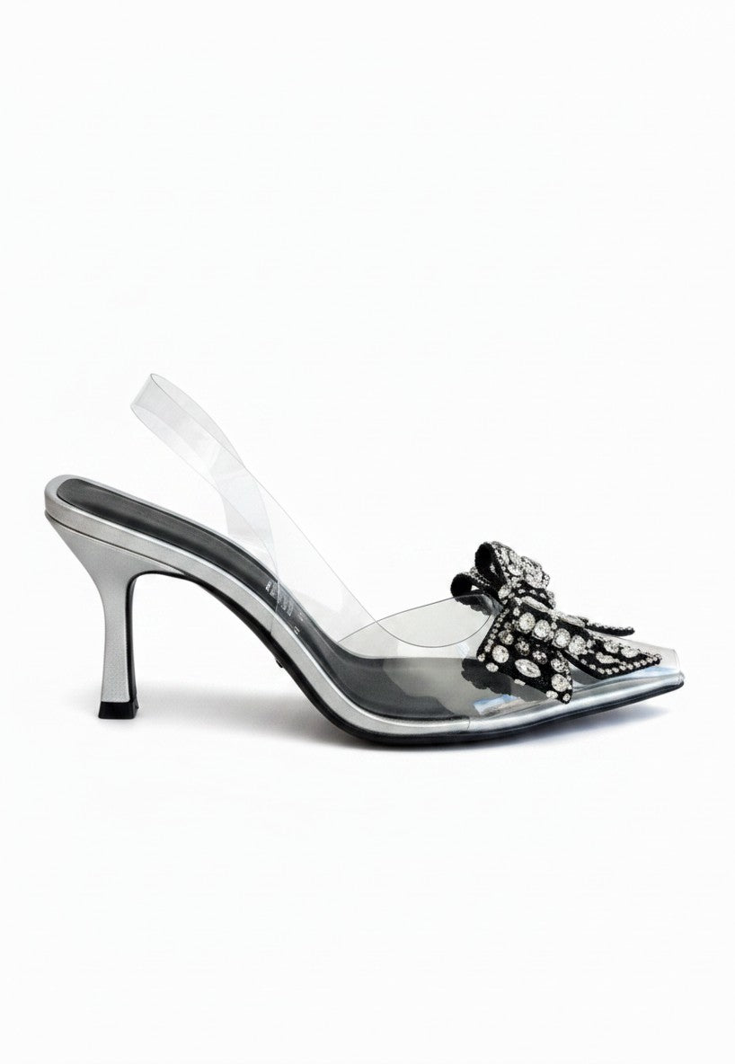 Zapatilla slingback transparente con moño de pedrería y tacón aguja plateado, marca DALALI, tallas 23 a 26