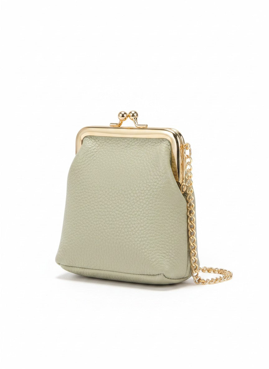
Monedero mujer verde pistache con broche kiss lock dorado, cadena eslabonada y textura pebble – DALALI