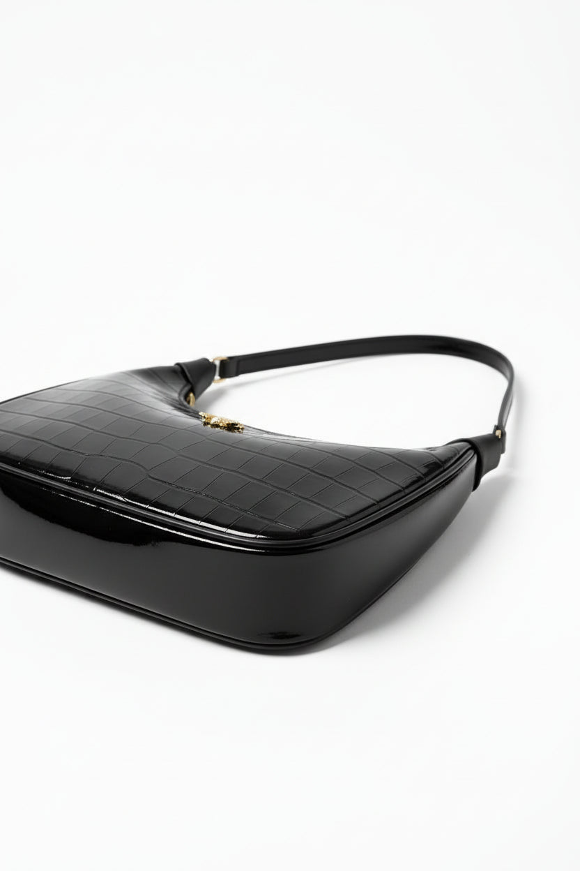 MAELA - Bolsa Hobo Textura Croco con Herraje Decorativo