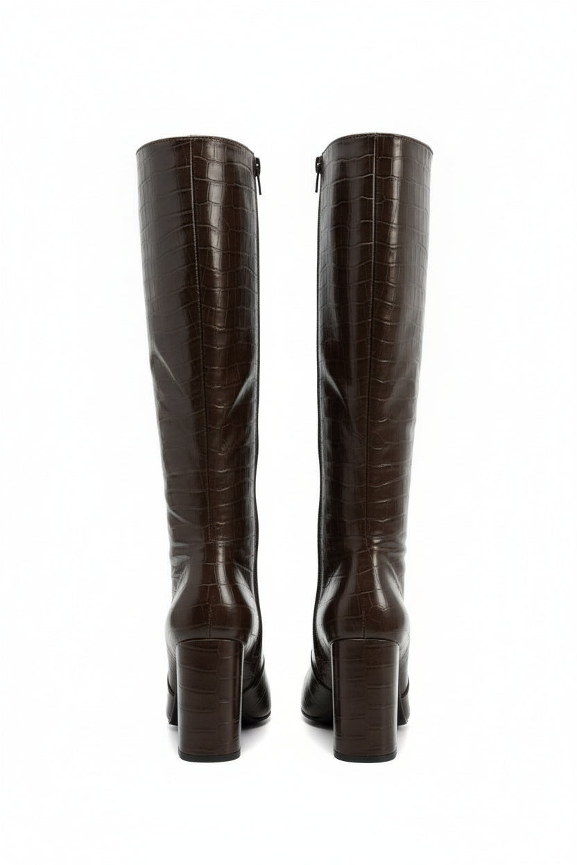 MADRID - Bota alta a la rodilla con textura de croc y tacón cuadrado