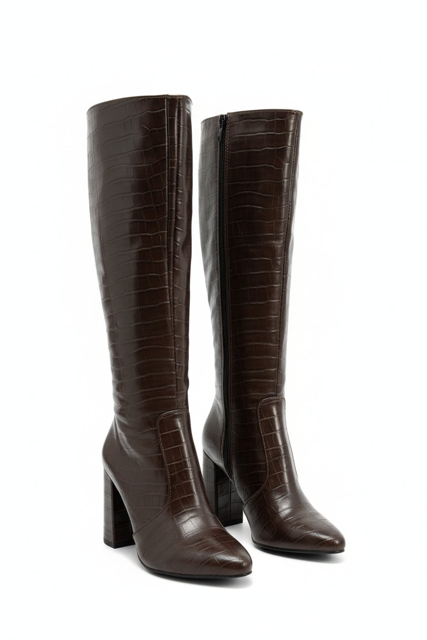 MADRID - Bota alta a la rodilla con textura de croc y tacón cuadrado